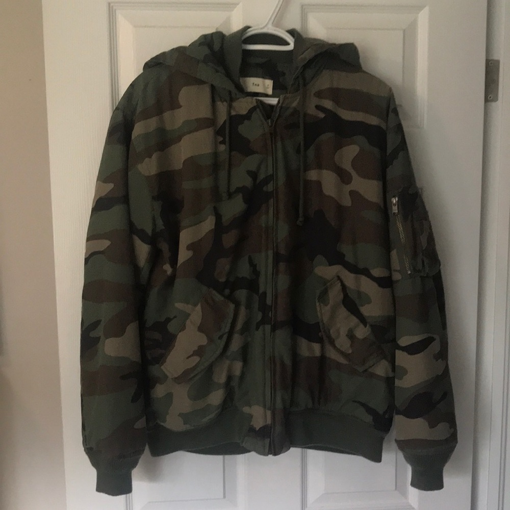 Aritzia bomber style camouflage green jacket